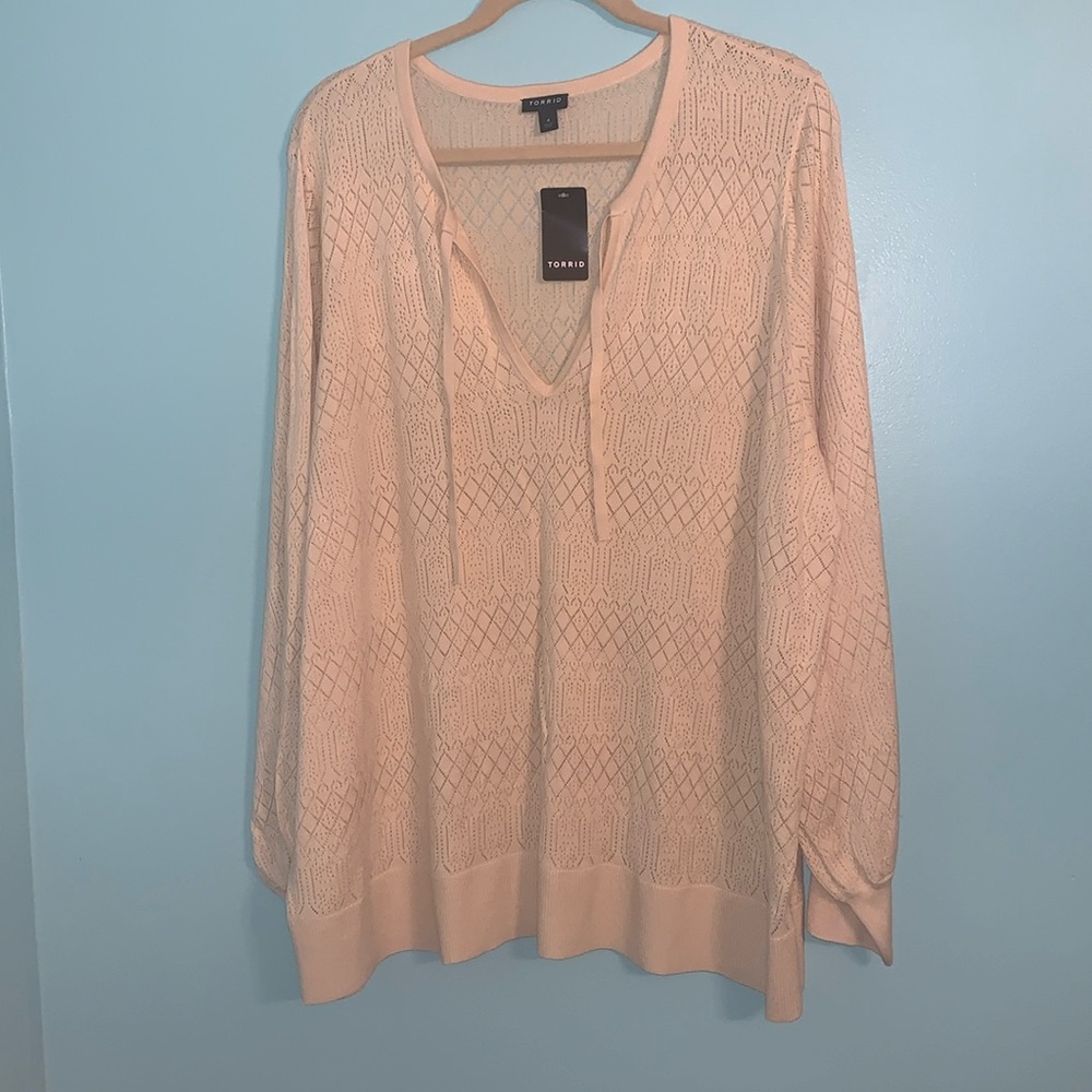 Torrid 4 (26) cream lightweight v-neck long sleeve sweater new with tags